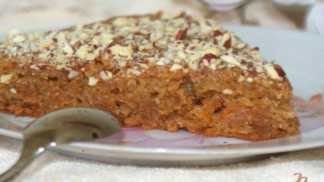 Абрикосовый пирог с лесными орешками