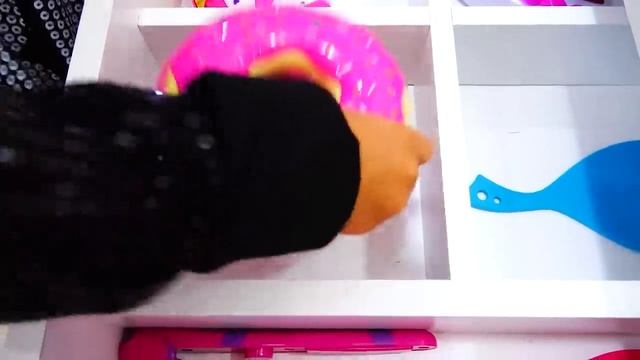 Влад и Никита Влад и Никита играют в салон красоты   Подборка видео для детей