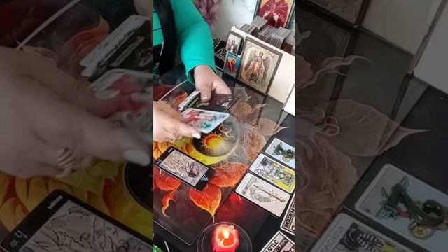 Вражина поджав хвост ищет спасения?