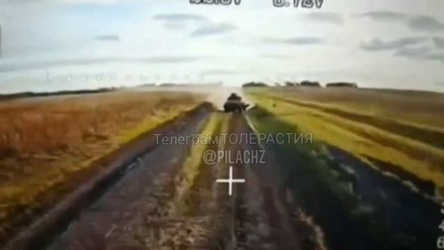 🇷🇺⚔🇺🇦Приятная встреча xoxла на квадроцикле с нашим дроном на оптоволокне в Курском приграничье !