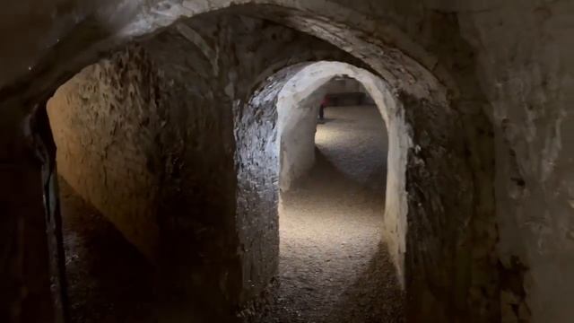 Пещеры Англии, или История с привидениями