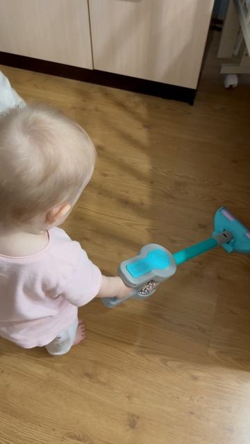 Начальник по уборке вышел на смену 🧹😎🤣#дети #рекомендации #ребенок #baby #детиприколы #блогер