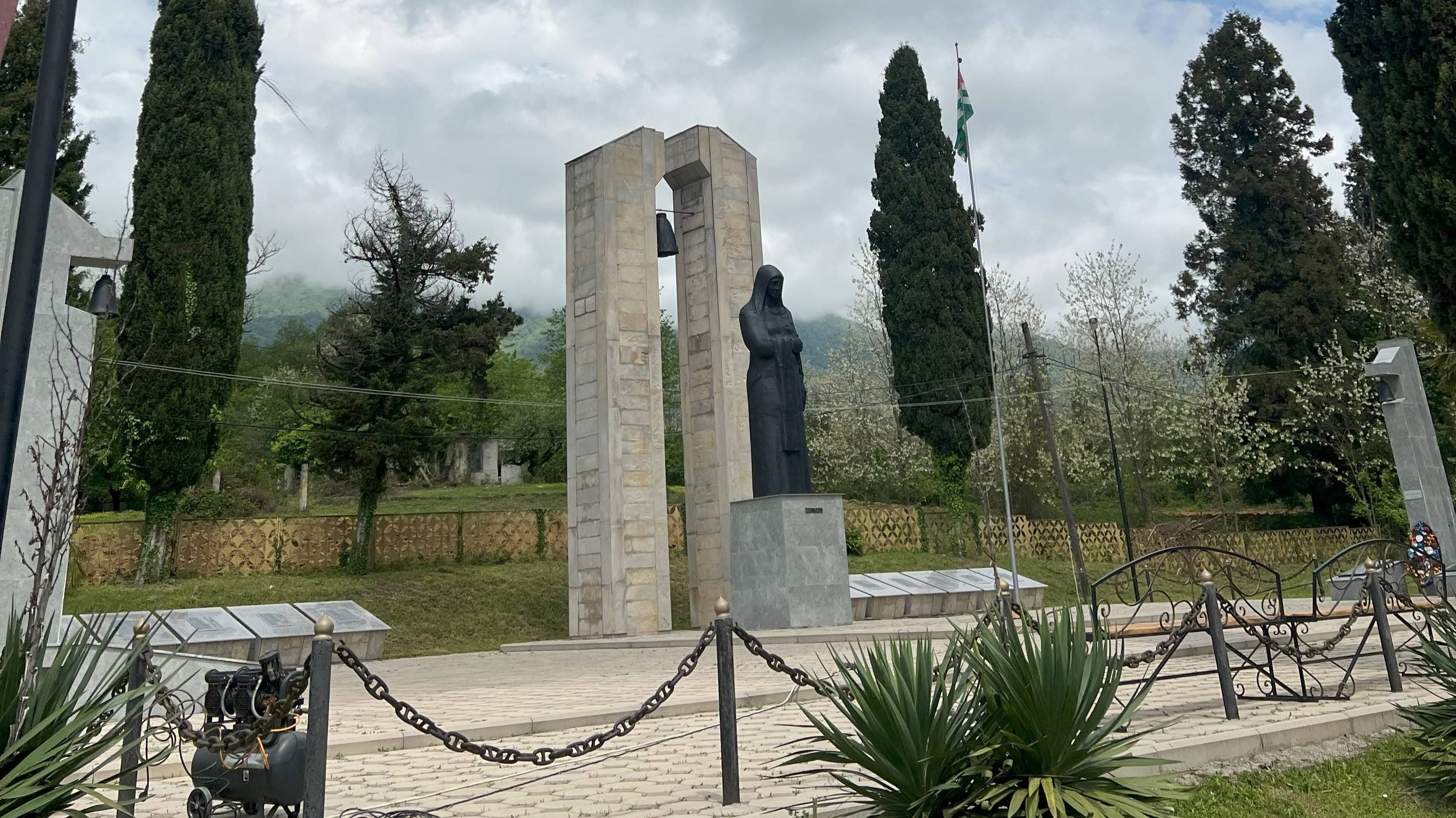 Реконструкция мемориала в с. Отхара Гудаутского рн