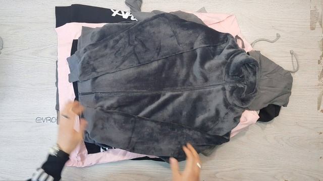 E4 04444 Sweaters and hoodies action (Свитера и толстовки м/ж Весна) №8  6,75 кг  14,80€ за кг  18ш