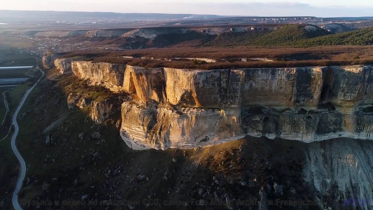 Поля стелются мягче под такой мощной музыкой - Real Estate -- Scott Holmes Music -- Corporate + Moti