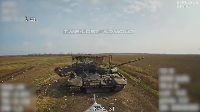 Уничтожение ударами оптоволоконных FPV-дронов танка Всу в районе Елизаветовки, ДНР 💥🇷🇺👊