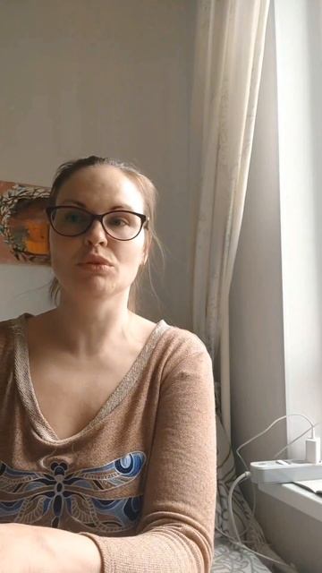 Ползает на кровати, ползать на полу не получается