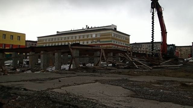 2025.05.24. Норильск. Ул. Талнахская 66, 72. Тут идёт изучение грунта. Итоги декады в описании.