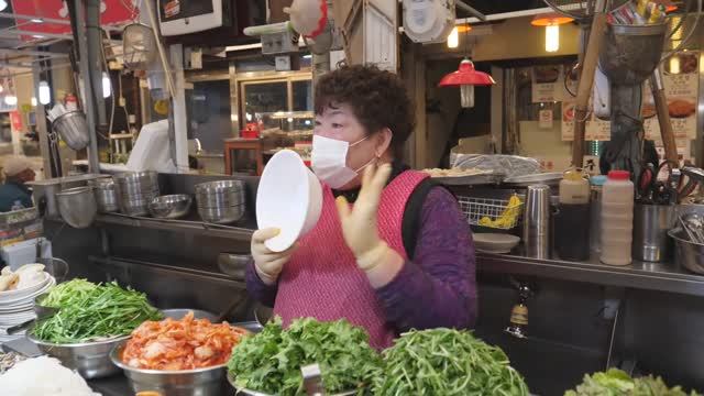 Рынок Кванджанг 40 лет опыта Овощной пибимпаб, Кальгуксу _ Вкусный пибимпап, Кальгуксу