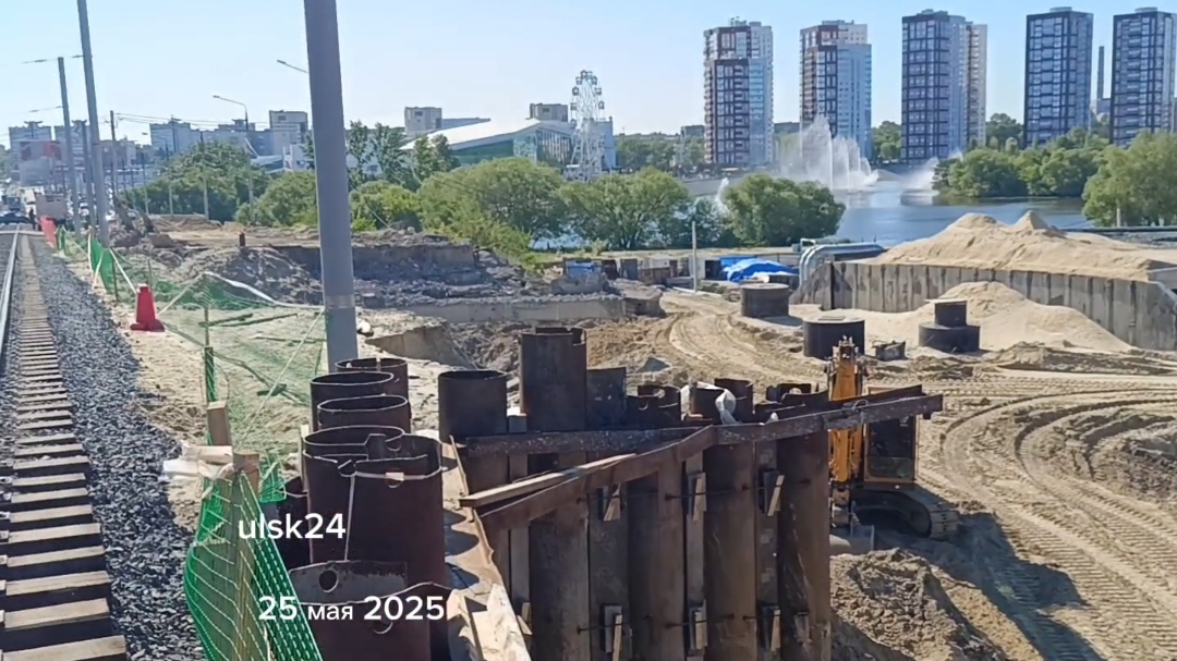 Монтаж свай под фундамент новых опор. Дорога из центра в Засвияжье. Мост на Минаева, город Ульяновск