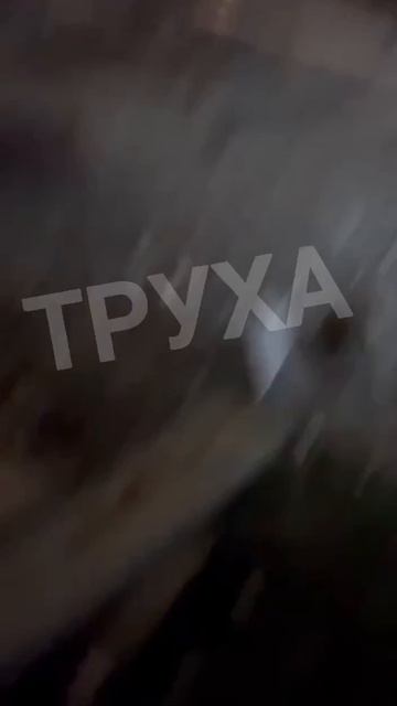 Тем временем в хохлоканалах истерика.
По Киеву наносятся мощные удары.

Люди пережидают прилёты в ме