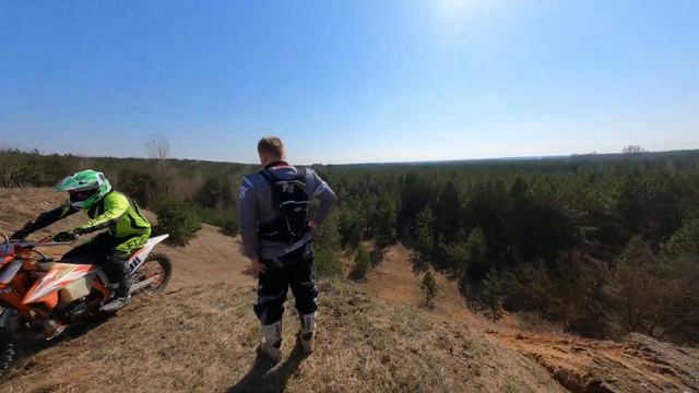 КТО ЛУЧШЕ ЕДЕТ В ГОРЫ KTM450 или HUSQVARNA FX 350 или всётаки кит?