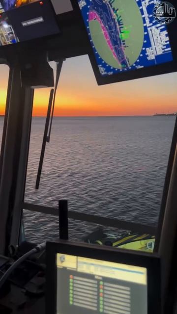 🤩🌅 Такой восход – заряд энергии для капитана и его команды перед долгим путешествием