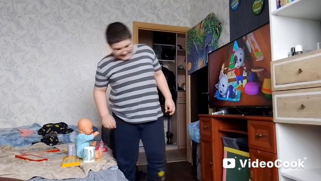 Крошик и Семён смотрели мультики "Кошечки-Собачки" и "Малышарики"