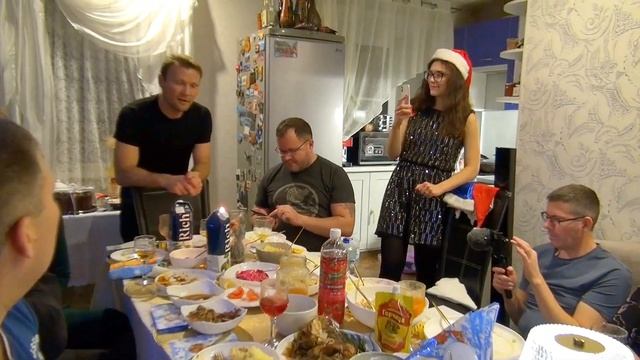 Душевное исполнение песни "Я так соскучился" в дружной