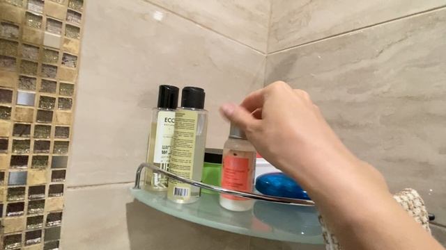 Хранение косметики в маленьком отеле