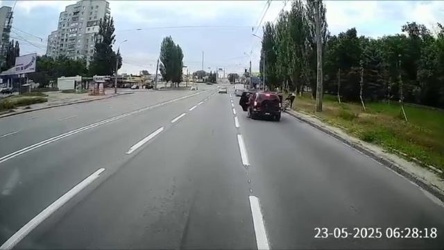 📹Мосфильм, Украина.
Велосипедист думал, что это так не работает...но это так работает...🇺🇦😏
