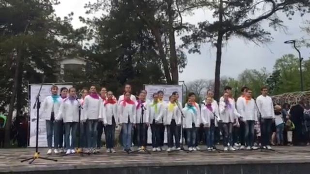 Уличный хоровой фестиваль г. Мариуполь вокально хоровой коллектив "Радуга"
