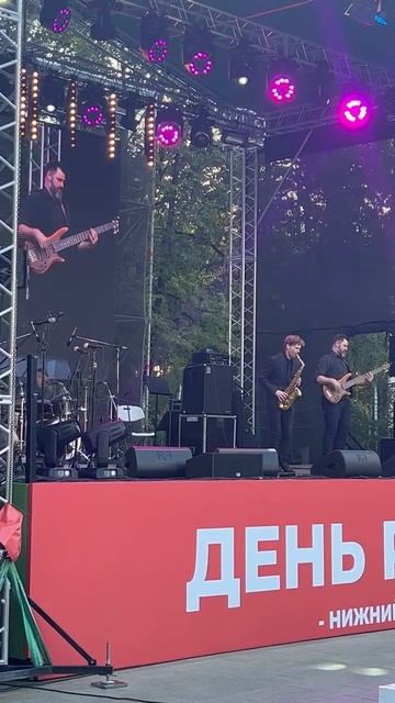 🎸