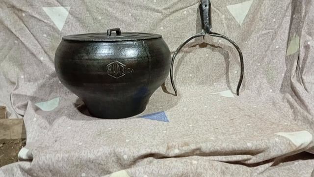 Чугунок чугунный на 8 литров +Крышка Чугунная +Ухват кованый СССР