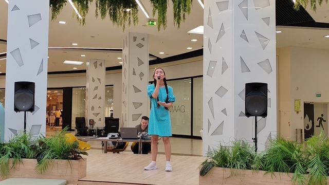 Внеорбитные  поёт Надирова Алиса
 ТРЦ Весна концерт Сила искусства