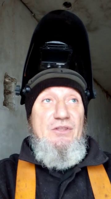 Зашёл в магазин.