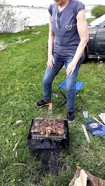 1000068316.mp4 Девочки на природе.