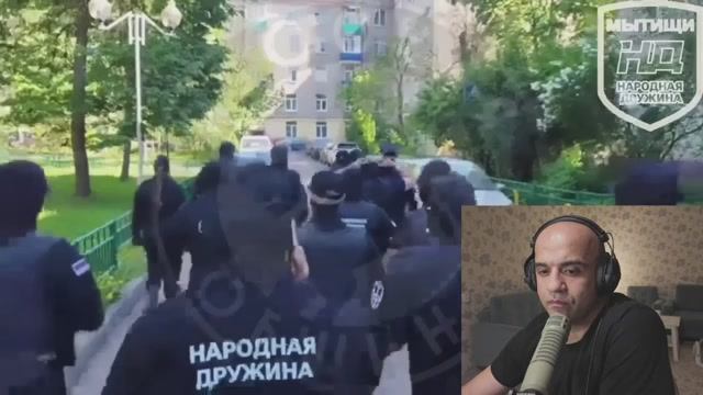 Кто эти люди? И почему они в масках?