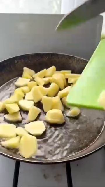 картошка при жарке не прилипнет