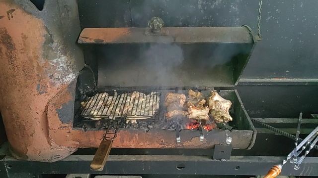 Соседи пригласили.