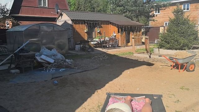 Утро в деревне начинается с кружечки кофе на лежаке))). У вас также?