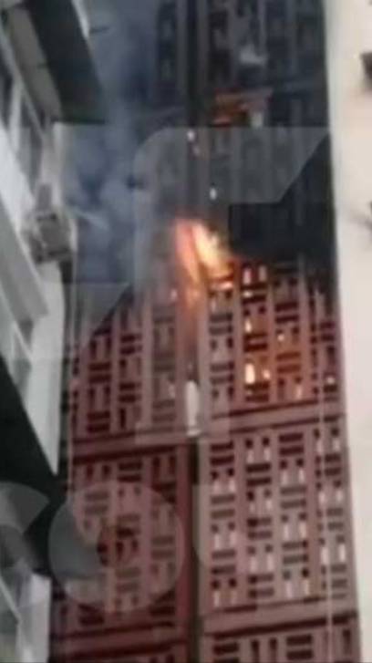 В Сочи двоих человек спасли из горящего многоэтажного дома