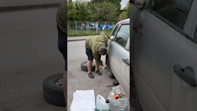 СЕМЕЙНАЯ ЗАМЕНА ЗИМНЕЙ РЕЗИНЫ НА ЛЕТНЮЮ