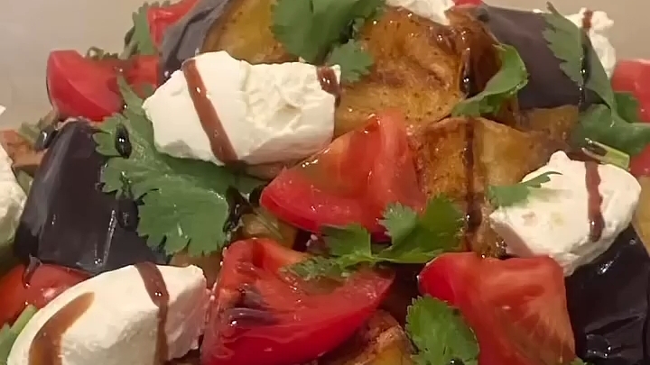 Сочный САЛАТ с баклажаном...🥗🍆😋    Рецепт в описании ✍️