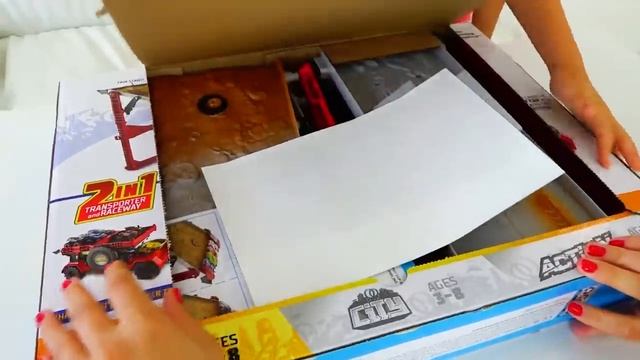 Влад и Никита Влад и Никита играют с Hot Wheels Monster Trucks