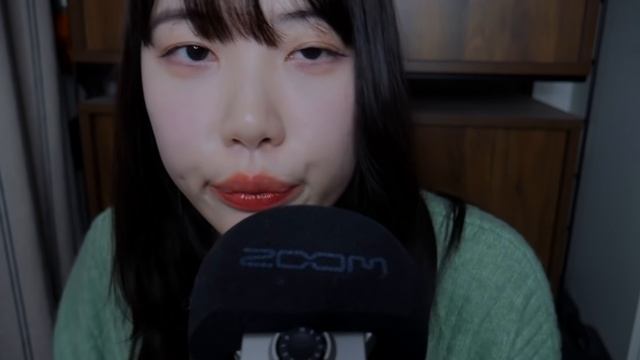 DOOBOO ASMR. Тихий голос, звуки рта, движения рук, слюнявые пальчики.