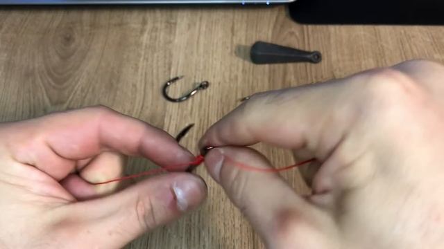 Как сделать гирлянду из рыболовных крючков.