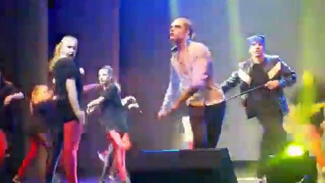 Прикольно танцуют