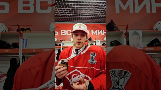 Макар Насрединов, Фёдор Храпов и Максим Ковалишин после решающего матча Кубка Харламова