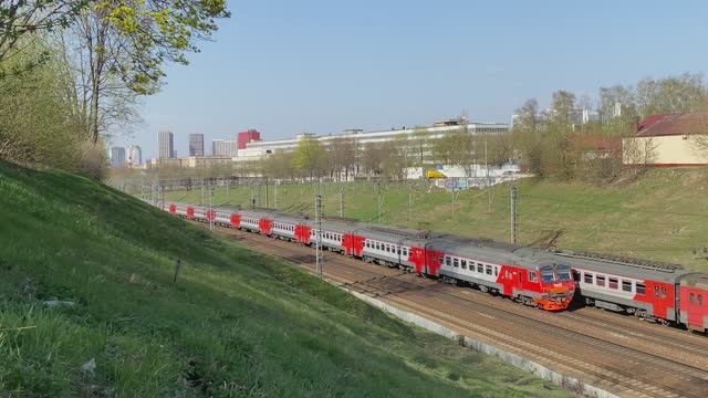 Электропоезда ЭД4М-0320 и ЭД4М-0156, перегон Москва-Товарная-Павелецкая - Коломенское