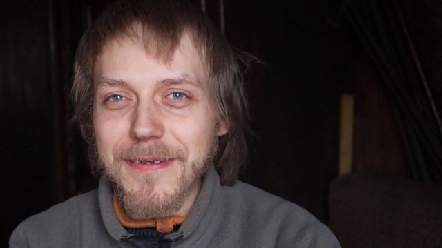 Живу в диких условиях.