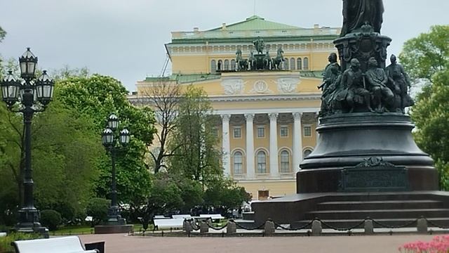Прошел по Невскому
