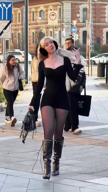 KC7TlSkzl_s - Beautiful Street Fashion Outfits Style #streetstyle #outfit #shorts