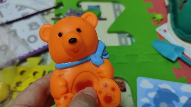 играем в резинового мишку для малышей