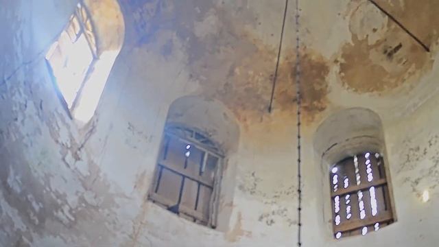 Заброшенный храм у реки. Деревня Сквозники.