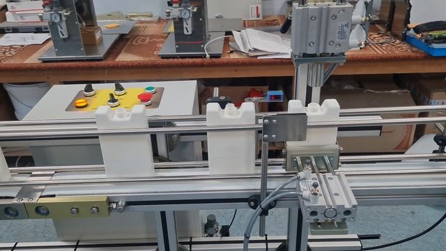 Розлив и укупорка хладоэлементов (аккумуляторов холода) для термоконтейнеров для фармацевтики