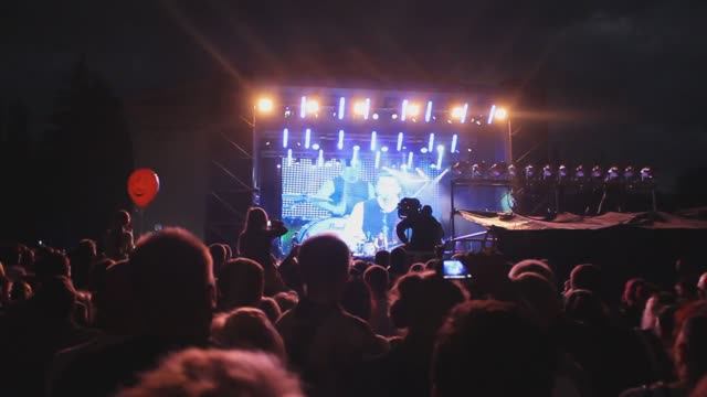 Группа "Любэ" в Мариуполе на день города в 2012 году.