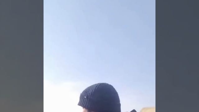 Гости наплевали на всех, оставили машину на проезжей части и ушли кушать!