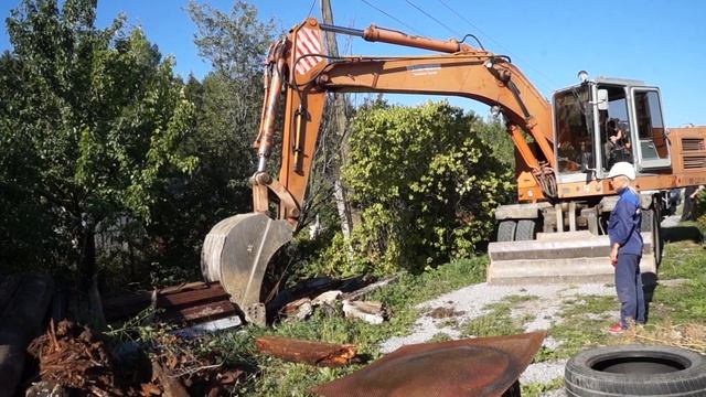 Рабочие въехали на участок садовода спустя 2 месяца по