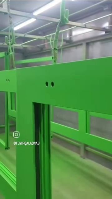 Порошковая покраска алюминиевых дверных рам в зелёный глянец ⚙️🔥